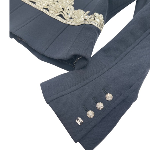 Chanel 2002 Autumn collection full suit with crystal details. Stunning! - Picture 4 of 16